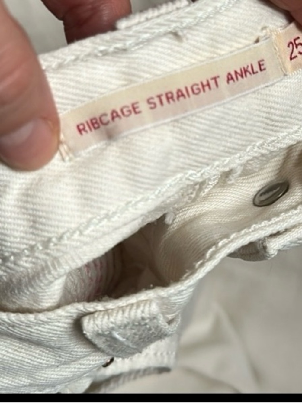 Real Levi’s Ribcage Super High Rise 70s Rear Chevron V Stitching-Button Fly - Picture 12 of 16